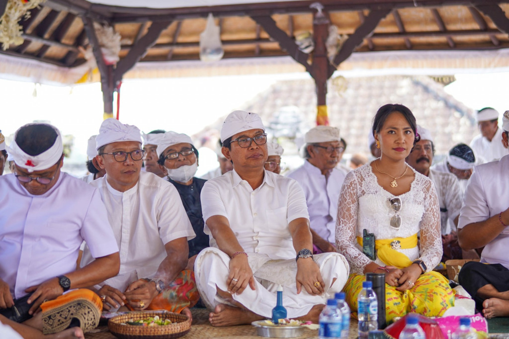 Sekda Adi Arnawa hadiri Puncak Karya Pura Luhur Pucak Gegelang